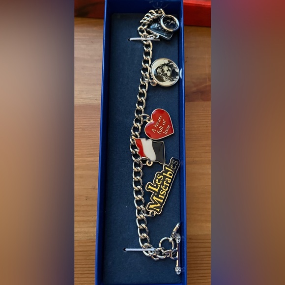 NEW in gift box 🎁 bracelet with Les Miserables charms. From Broadway 🎭 - Picture 3 of 6